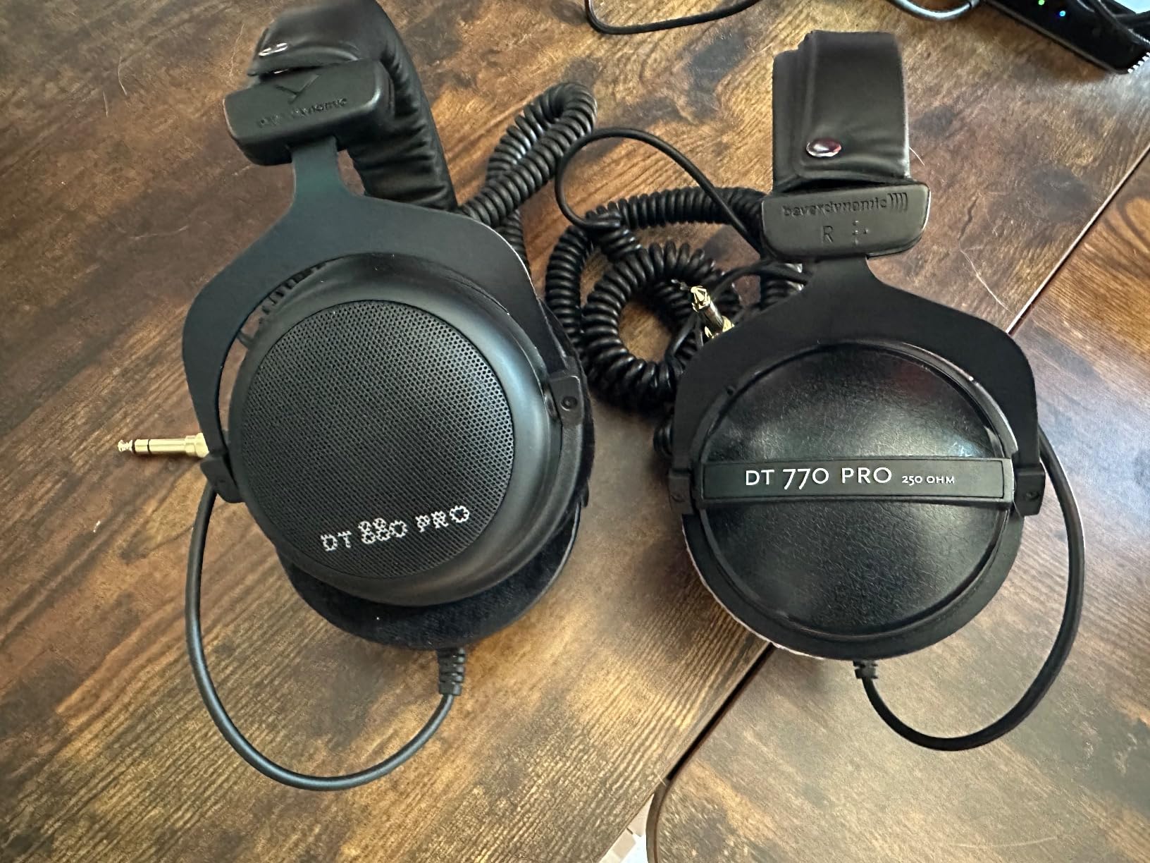 beyerdynamic DT 880 Pro (250 Ohm), Semi-Open Studio Headphones, Silver customer photo 2
