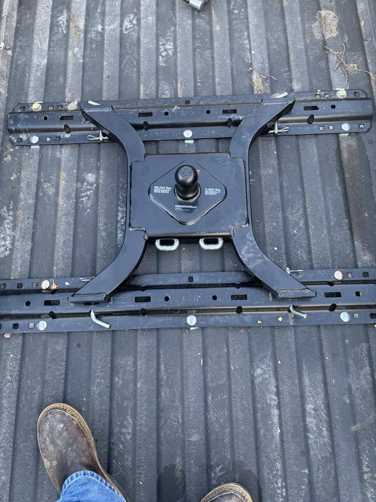 CURT 16085 Spyder 5th Wheel to Gooseneck Adapter Hitch, Fits Industry-Standard Rails, 25,000 lbs, 2-5/16-Inch Ball customer photo 2