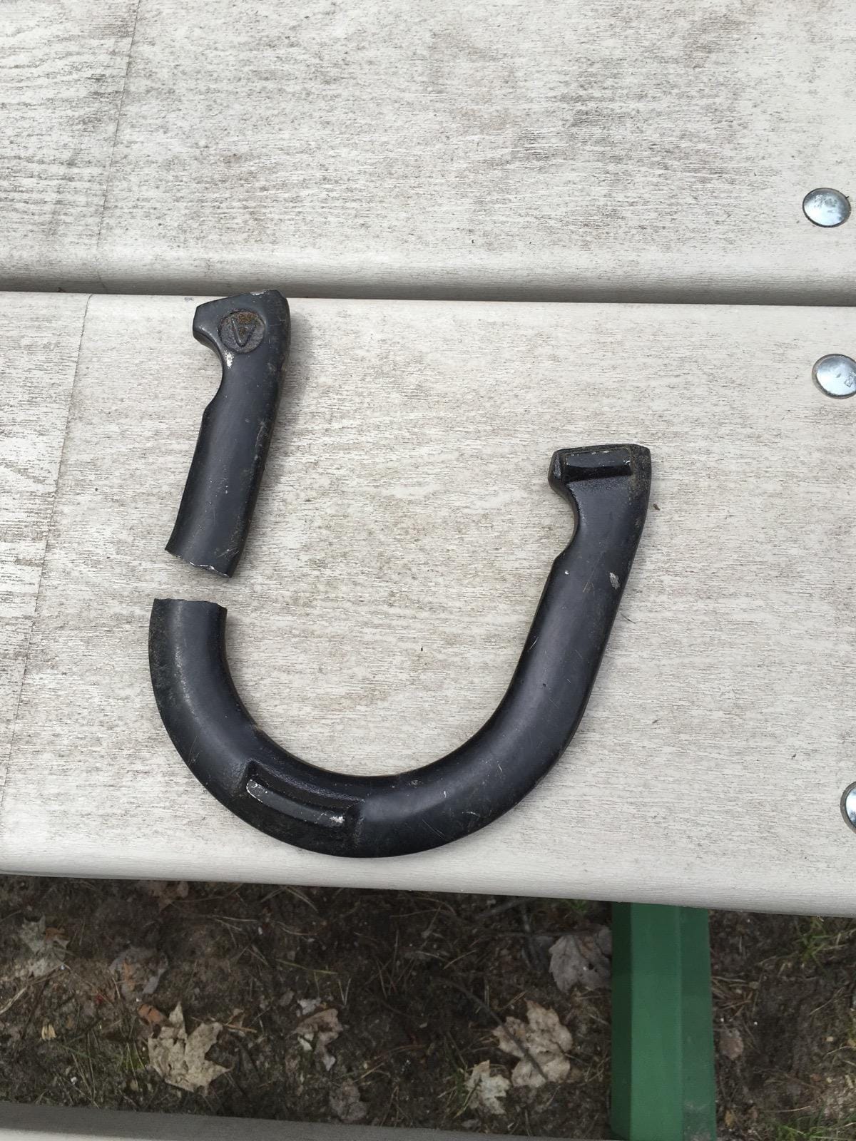 Trademark Games Professional Grade Horseshoe Set - Heavy-Duty Set with Carrying Bag, 4 Horse Shoes, and 2 Poles - Outdoor Games for Adults and the Whole Family customer photo 2