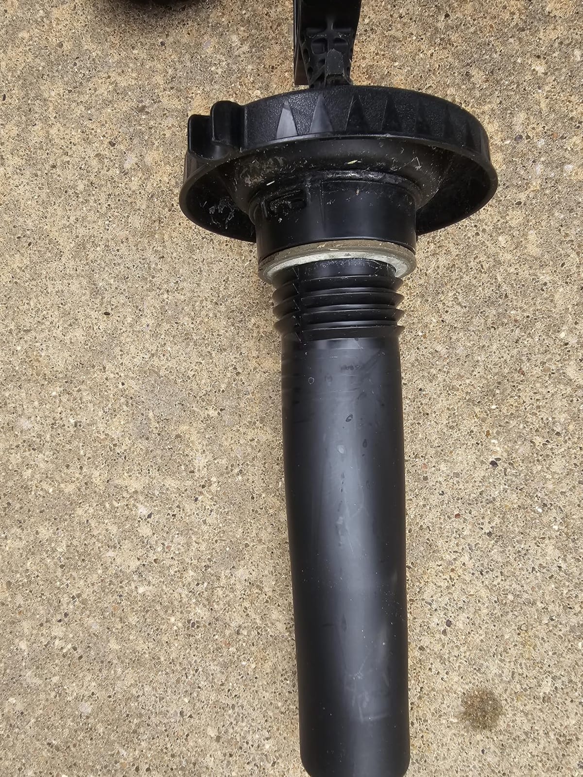 Roundup 190260 2-Gallon Lawn and Garden Sprayer for Controlling Insects and Weeds or Cleaning Decks and Siding customer photo 1