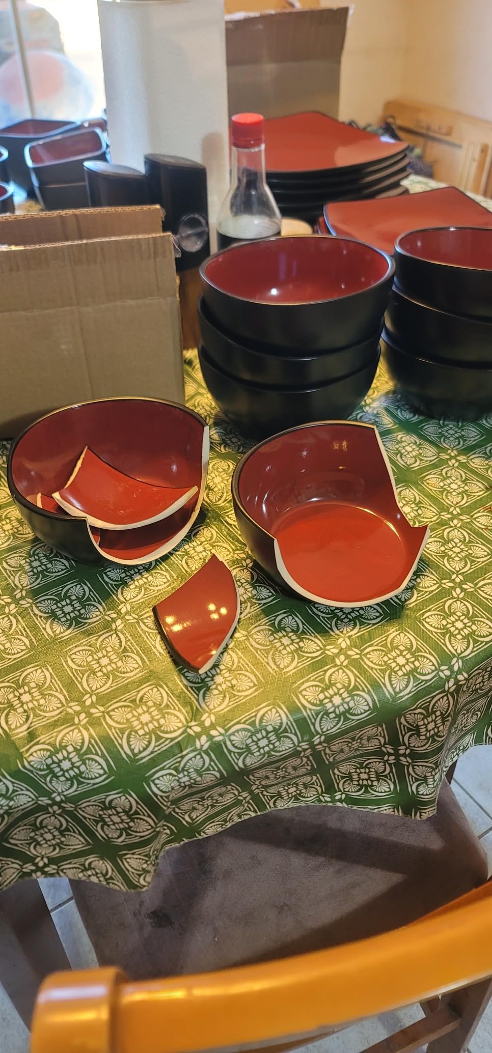 Gibson Elite Soho Lounge Square 16-Piece Dinnerware Set, Service for 4, Reactive Glaze Stoneware Plates and Bowls, Modern Dishes, Microwave & Dishwasher Safe – Red and Black customer photo 2