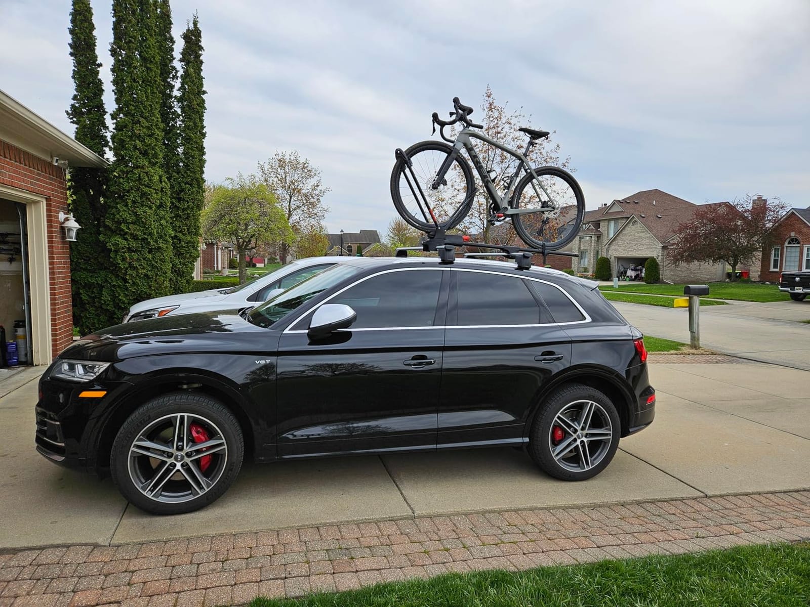 Yakima FrontLoader Rooftop Bike Rack Mount, Car & SUV Roof Carrier customer photo 1