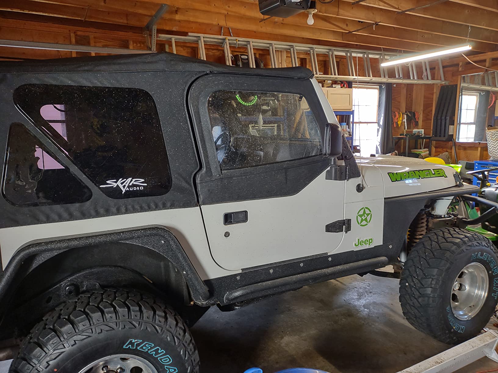 Smittybilt XRC Rock Sliders with Step – Textured Black (97-06 TJ) - SB76871 customer photo 2