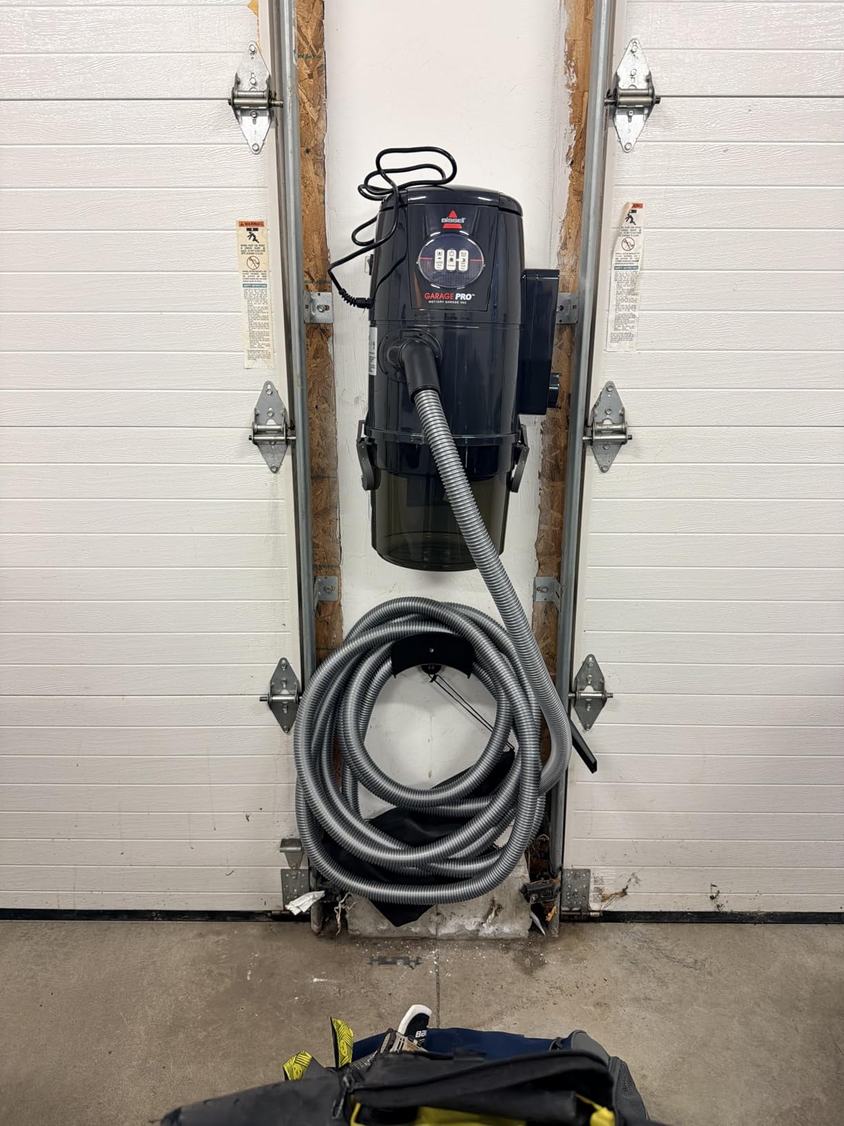 Bissell Garage Pro Wall-Mounted Wet Dry Vacuum/Blower, 18P03 customer photo 1