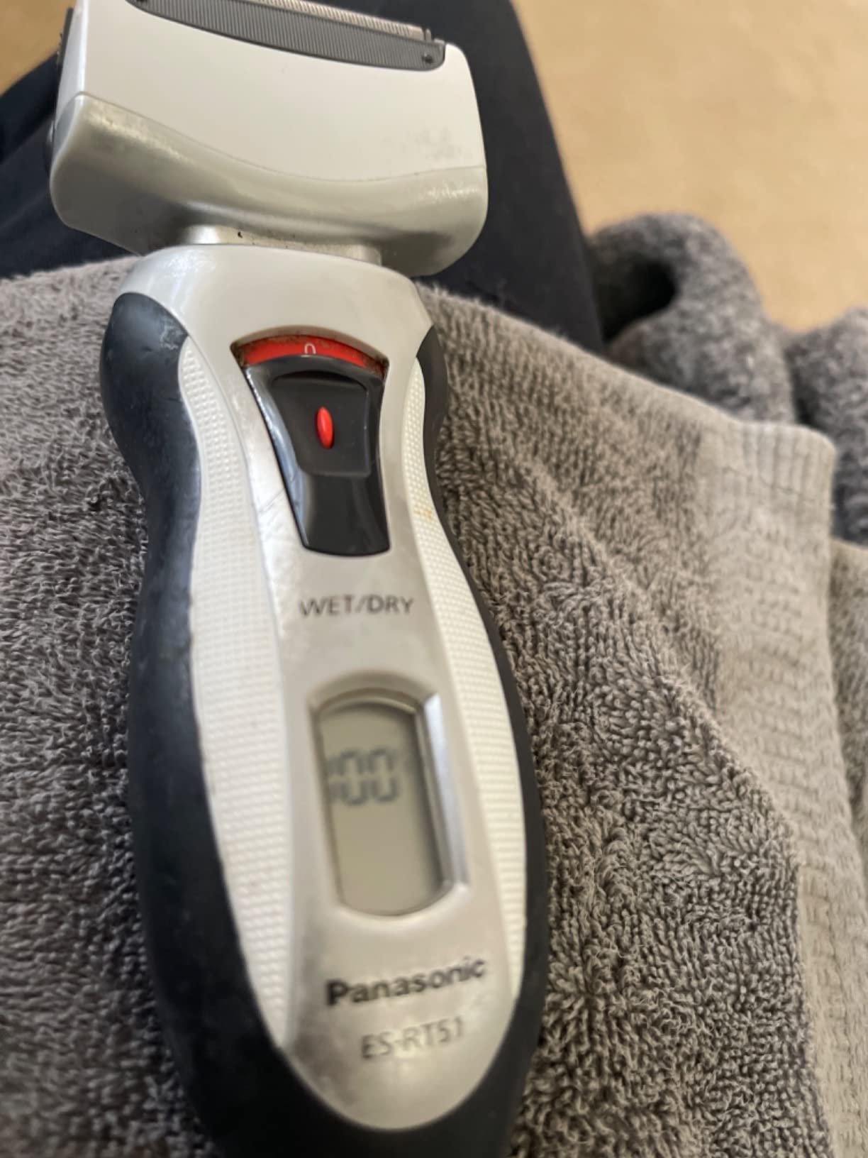 Panasonic ES-RT51-S Arc3 Wet/Dry 3-Blade Pivoting Head Built-in Pop-up Trimmer Cordless Electric Razor for Smooth and Comfortable Shave Travel Pouch Included customer photo 1