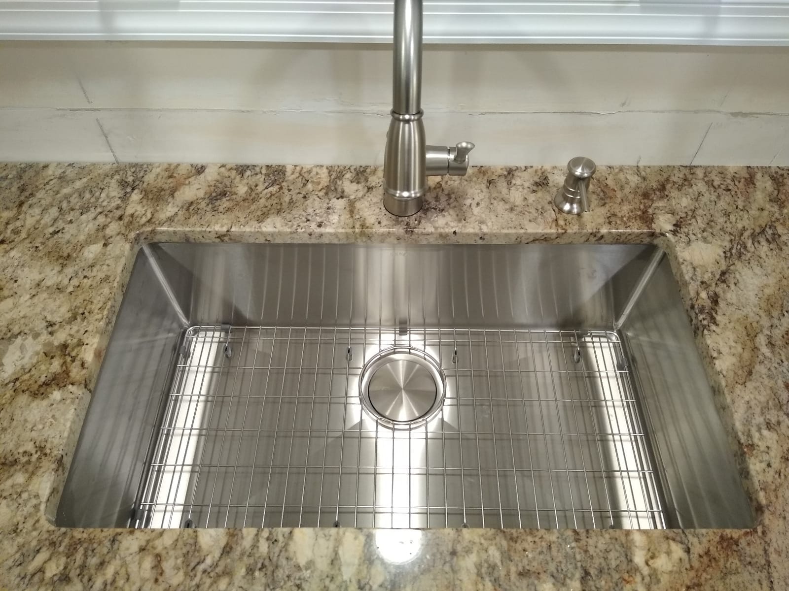 Ruvati 30-in 16-Gauge Rounded-Corner Undermount Kitchen Sink - RVH7300 customer photo 1