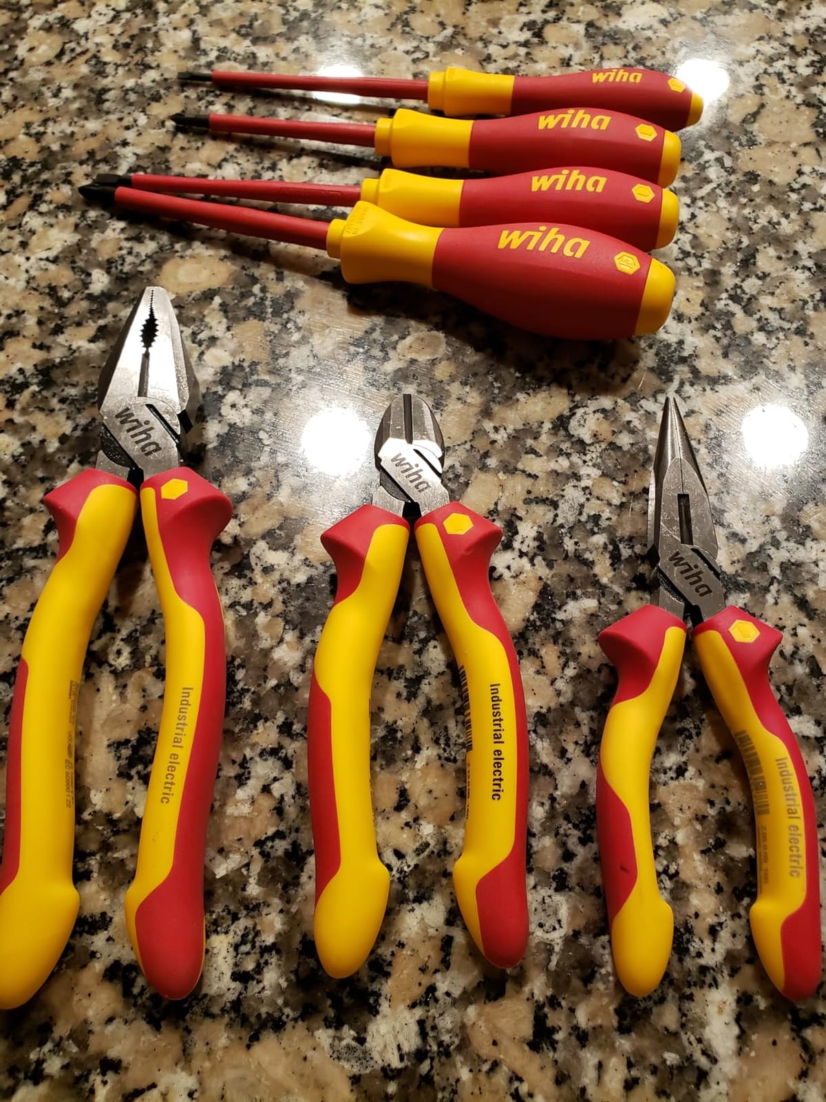Wiha 32985 7 Piece Insulated Industrial Pliers and Screwdriver Set customer photo 2
