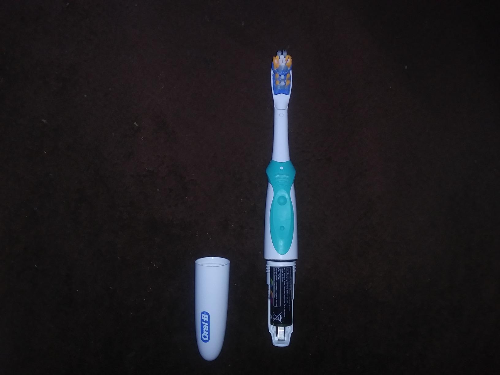 Oral-B 3D White Action Power Toothbrush, 1 Count (Colors May Vary), Multi-colored customer photo 1
