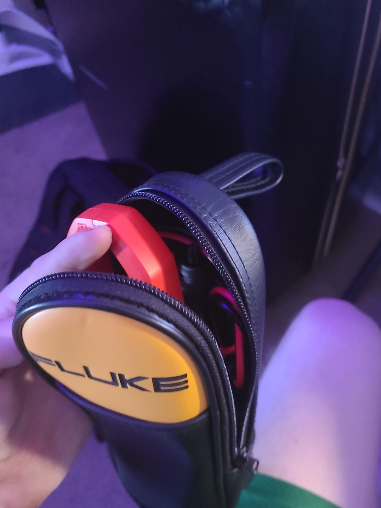 Fluke 325 True-RMS Clamp Meter with Frequency, Temperature & Capacitance Measurements customer photo 1