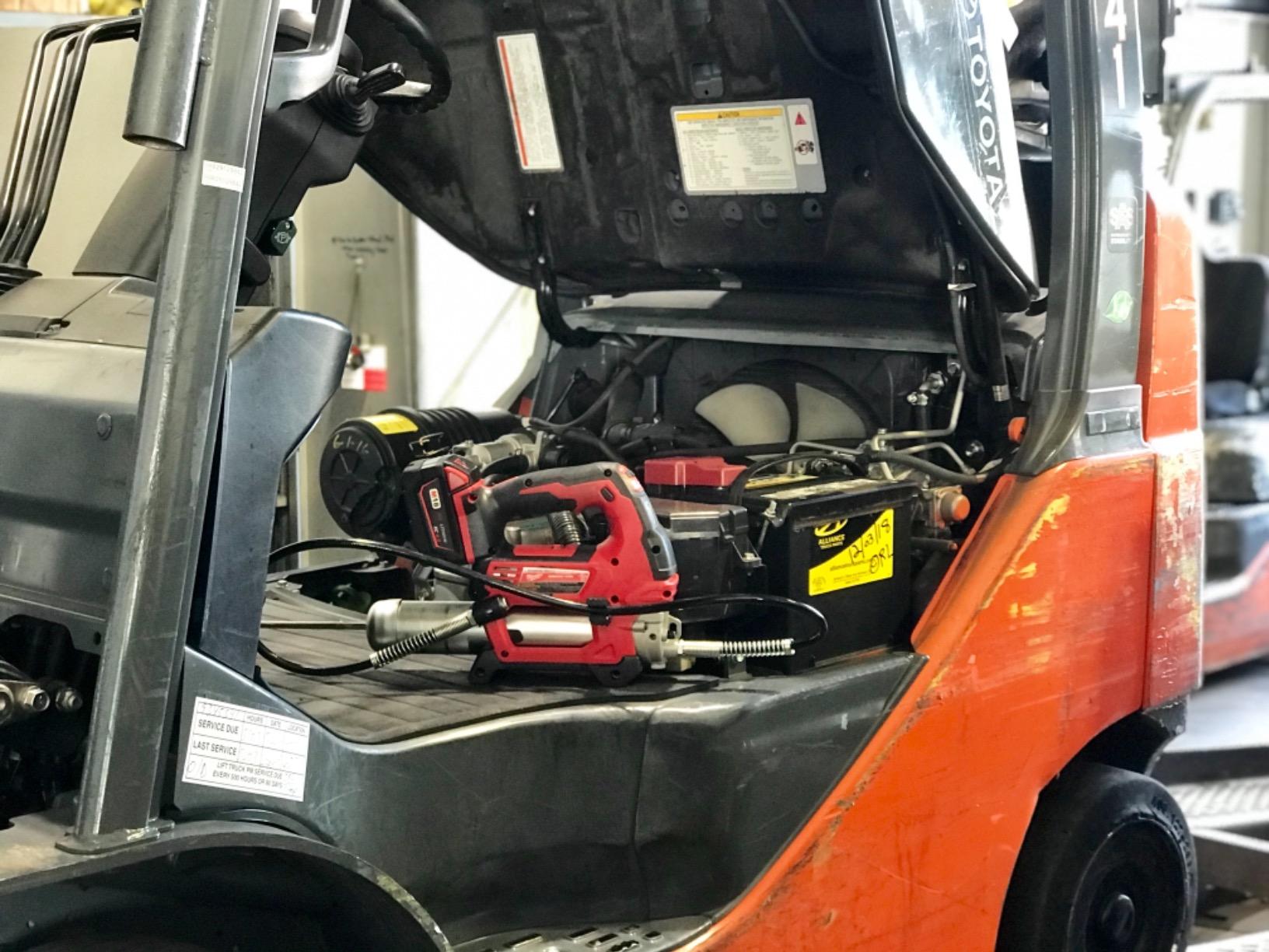 Milwaukee 2646-20 M18 2-speed Grease Gun, Bare Tool customer photo 2