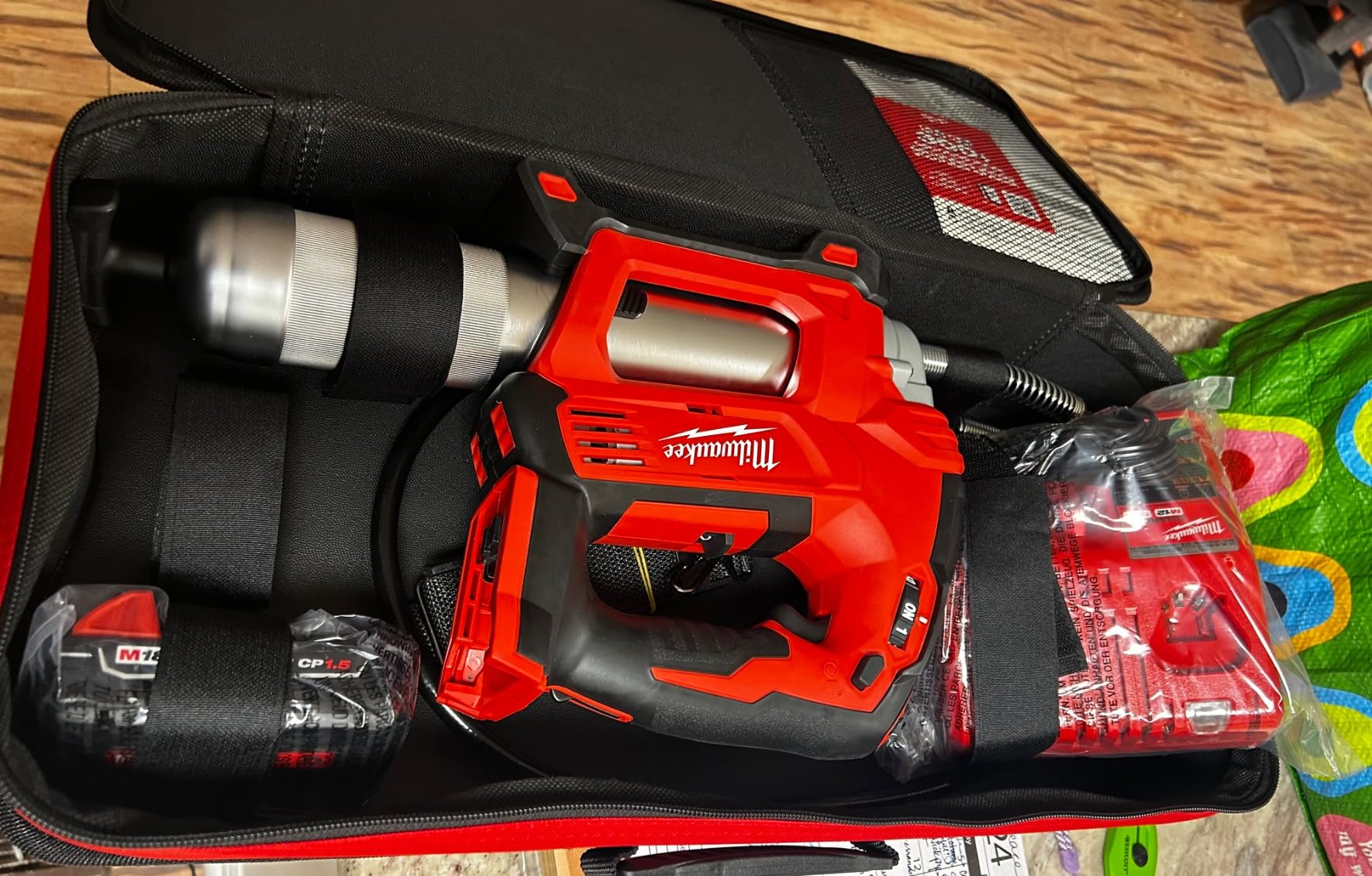 Milwaukee 2646-22CT M18 2-Spd Grease Gun Kit W/2 Cmpt Bat customer photo 1