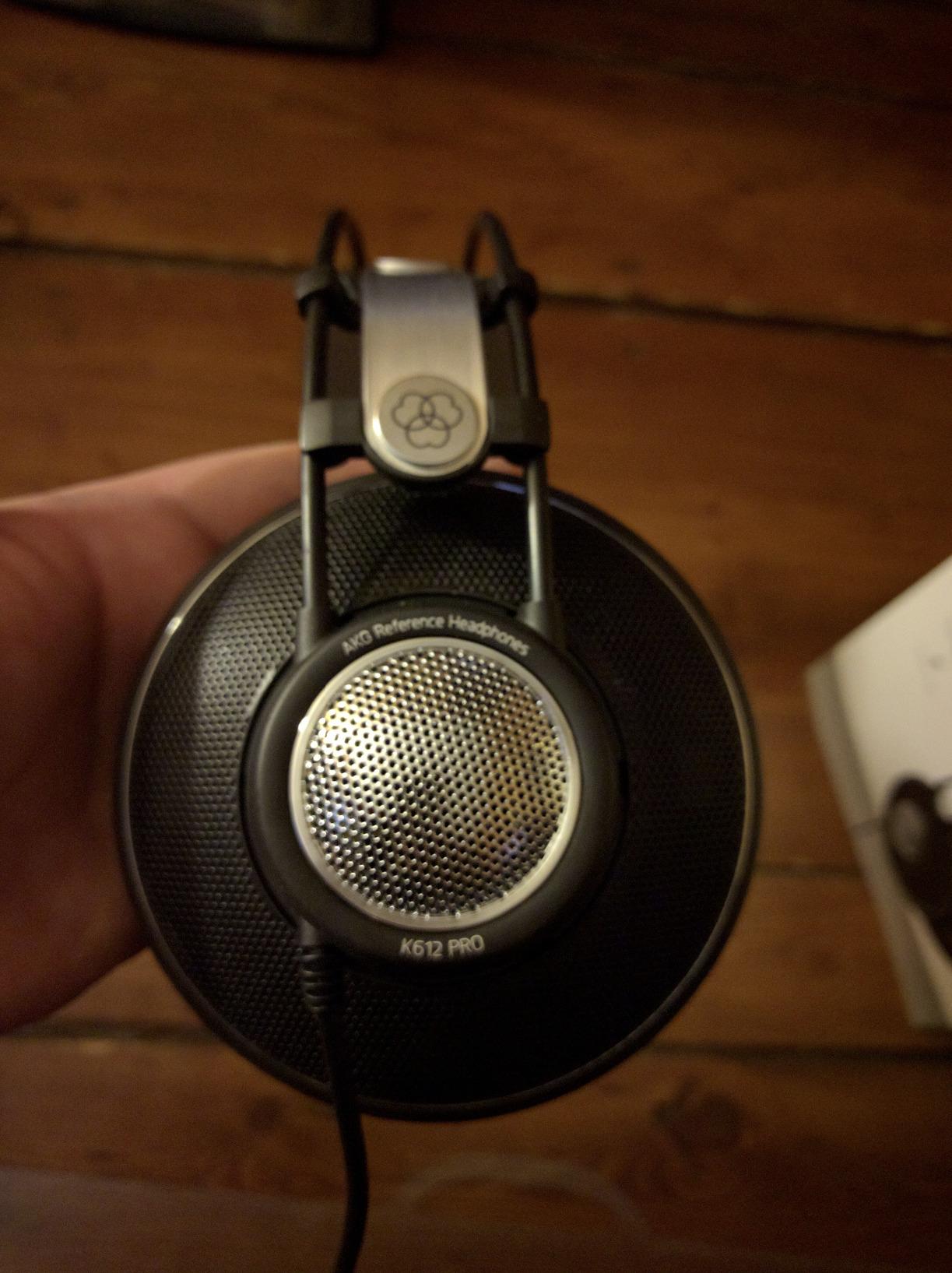 AKG Pro Audio K612 PRO Over-Ear, Open-Back, 120 Ohm, Premium Reference Studio Headphones. Wired for Professional Recording, Monitoring, hi-fi Listening. Light Weight, high Comfort. Black customer photo 1