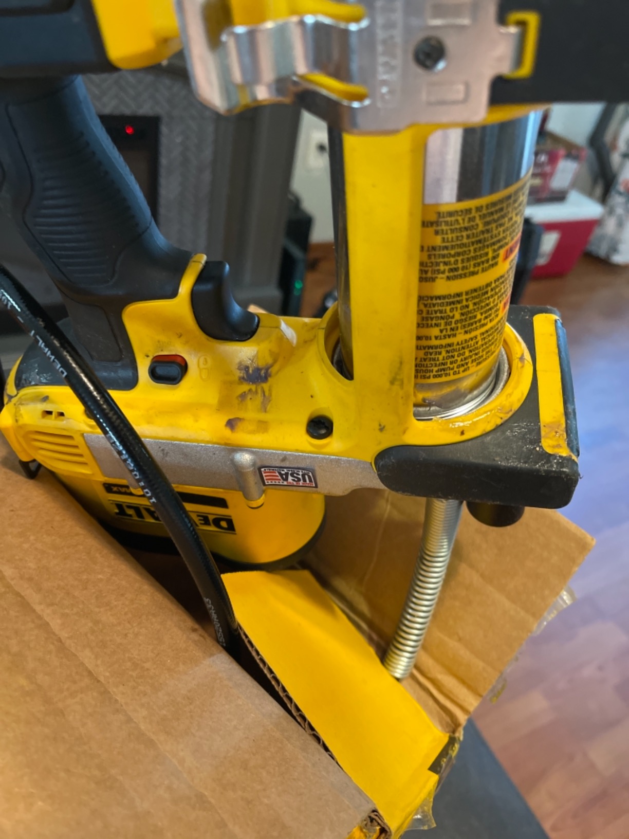 DEWALT Grease Gun 20V MAX, Cordless Electric Grease Gun 42” Hose, 10,000 PSI, Variable Speed Triggers, Tool Only (DCGG571B) customer photo 1
