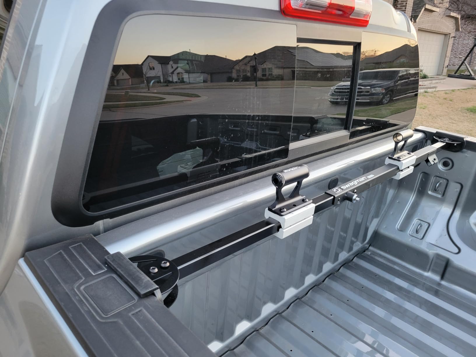 Swagman Pick Up Truck Bed Bike Rack – Compression Fits on the edge of your Pick Up Truck Box, Fork Mount Carrier for 9mm Quick Release Bikes customer photo 1