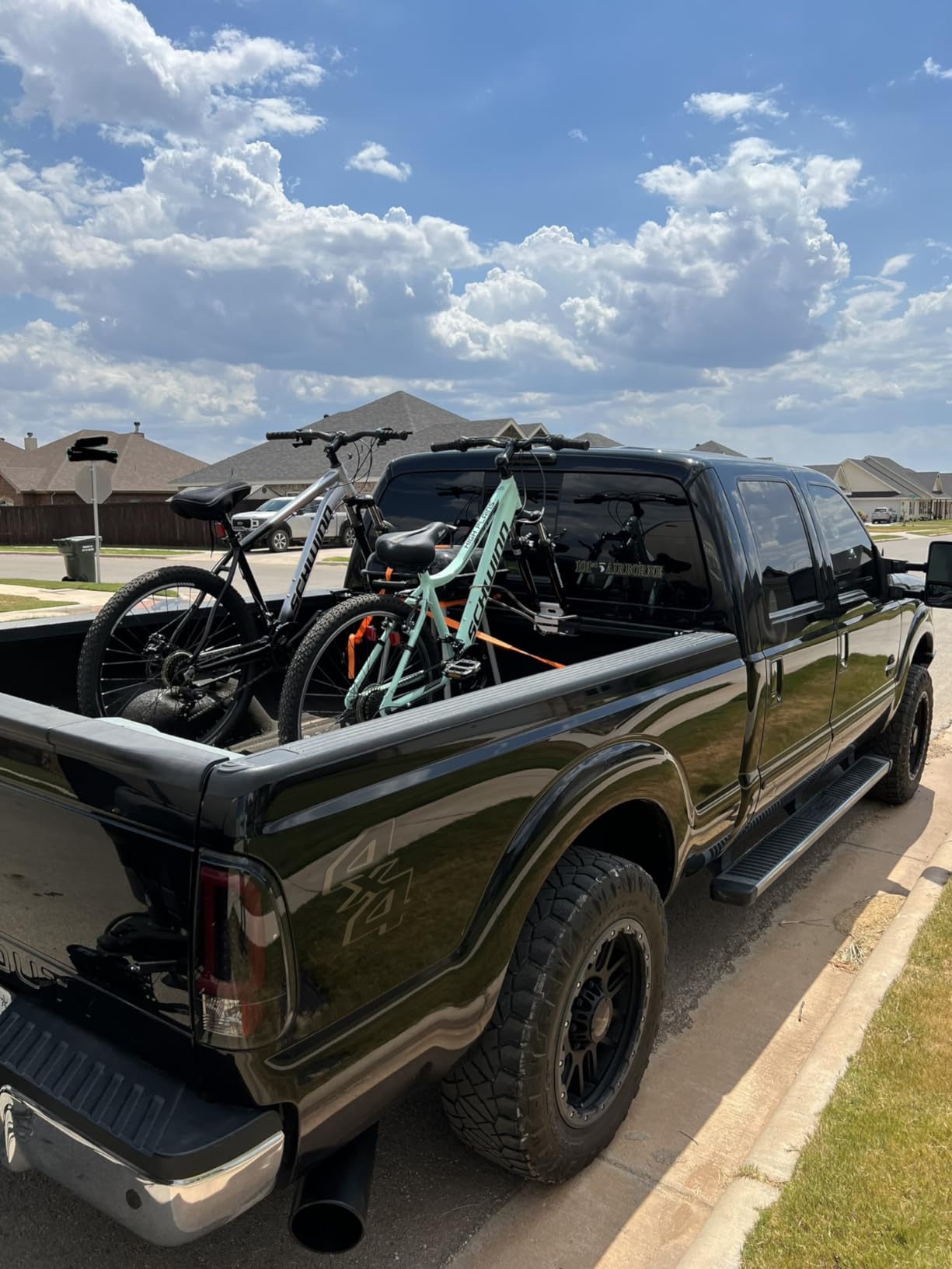 Swagman Pick Up Truck Bed Bike Rack – Compression Fits on the edge of your Pick Up Truck Box, Fork Mount Carrier for 9mm Quick Release Bikes customer photo 2