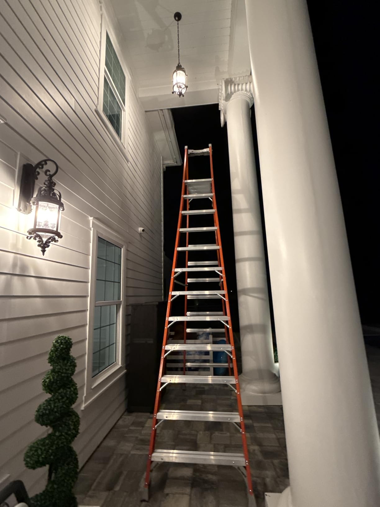 Louisville Ladder 10-Foot Fiberglass Pro Platform Ladder with Extended Rail, 300-Pound Capacity, Type IA, FXP1710 customer photo 1