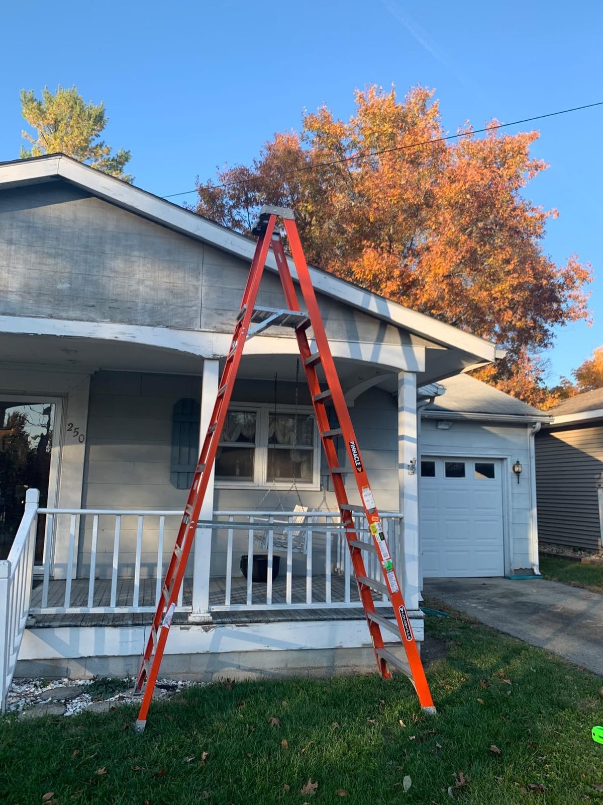 Louisville Ladder 10-Foot Fiberglass Pro Platform Ladder with Extended Rail, 300-Pound Capacity, Type IA, FXP1710 customer photo 2