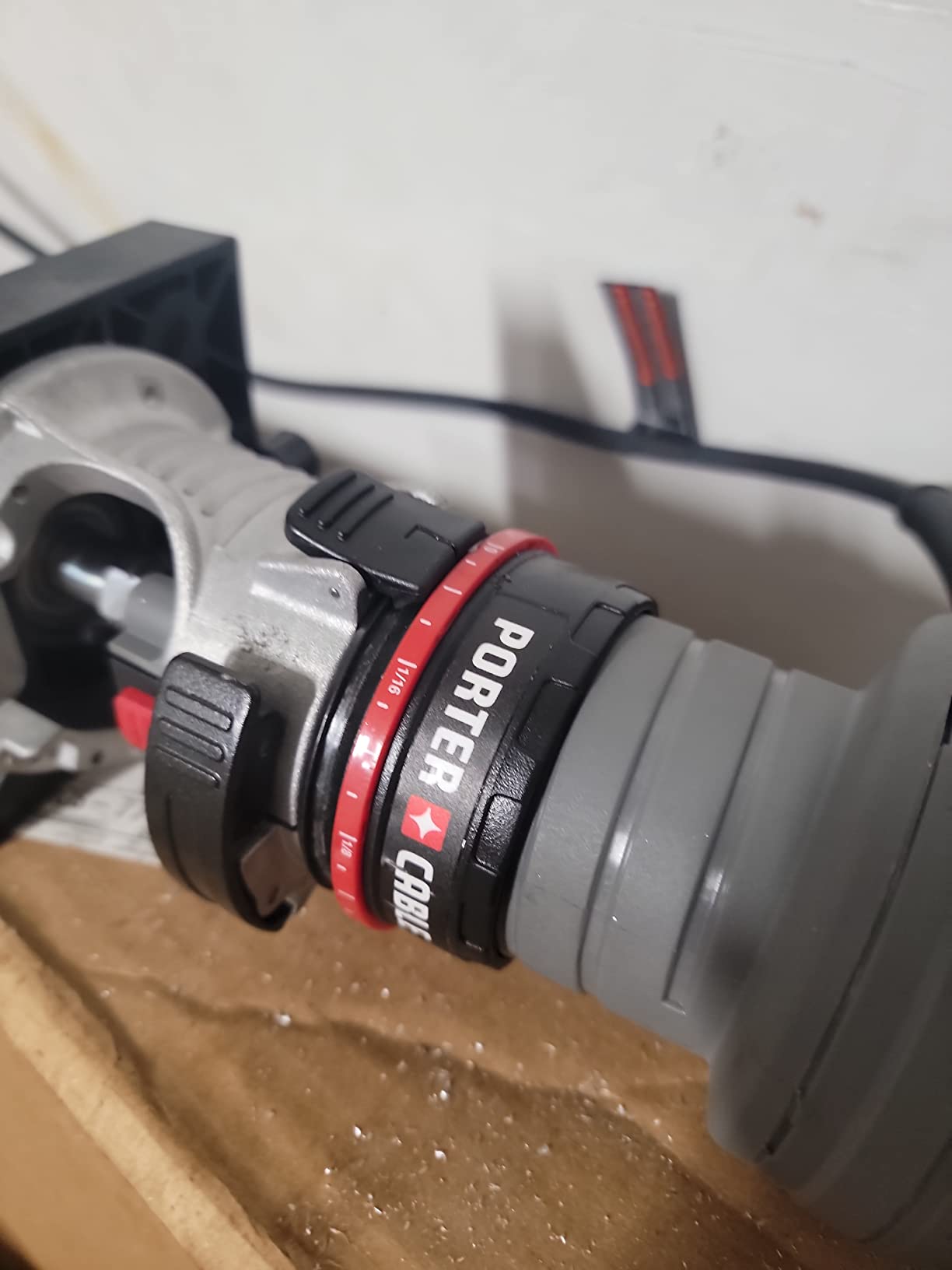 PORTER-CABLE Router, 4.5-Amp, Single Speed 31,000 RPM, Trims 1/4-Inch Laminate, Corded (PCE6430) customer photo 1