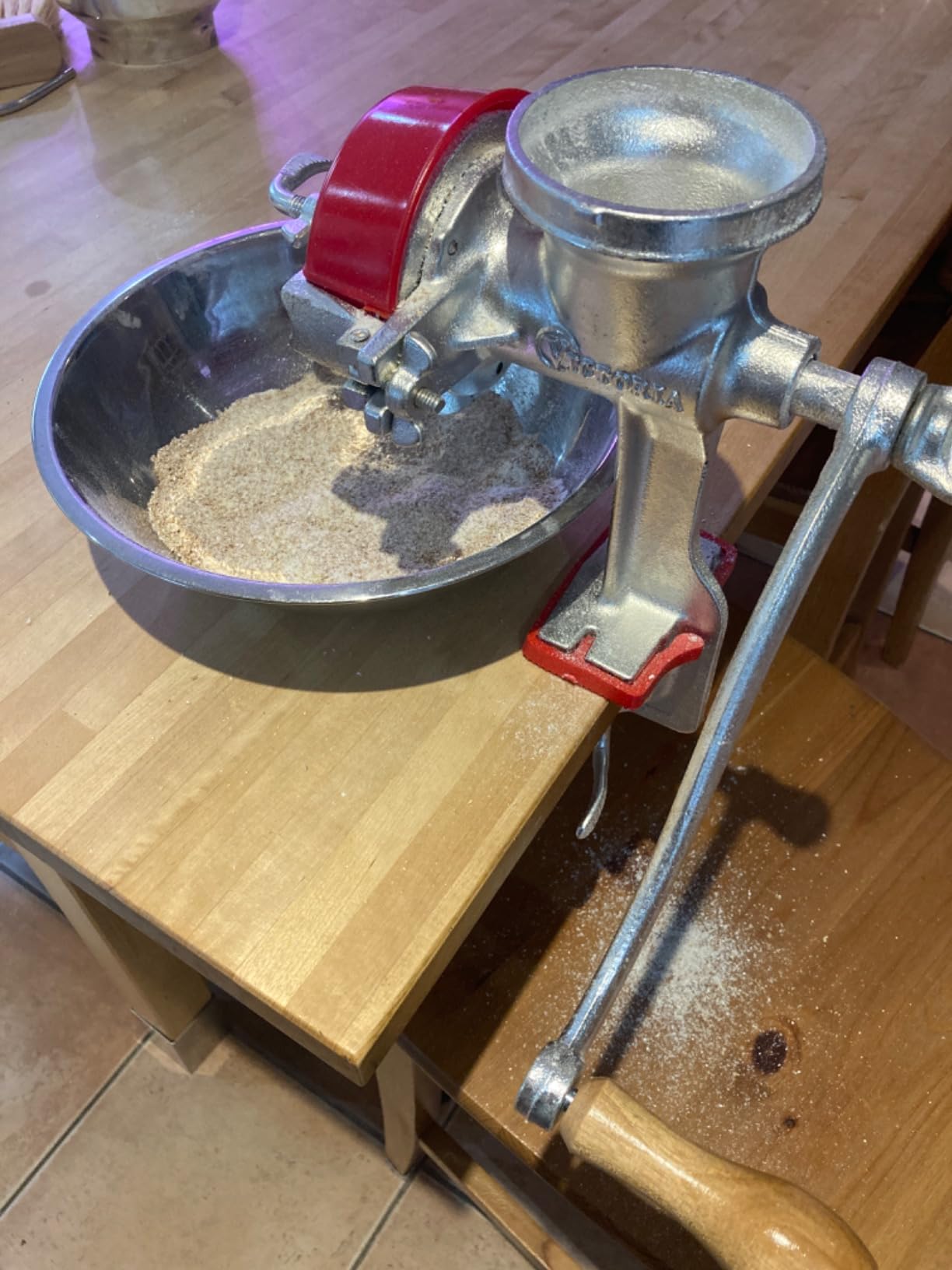Victoria Manual Cast Iron Grain Mill 2400g with High Hopper customer photo 1