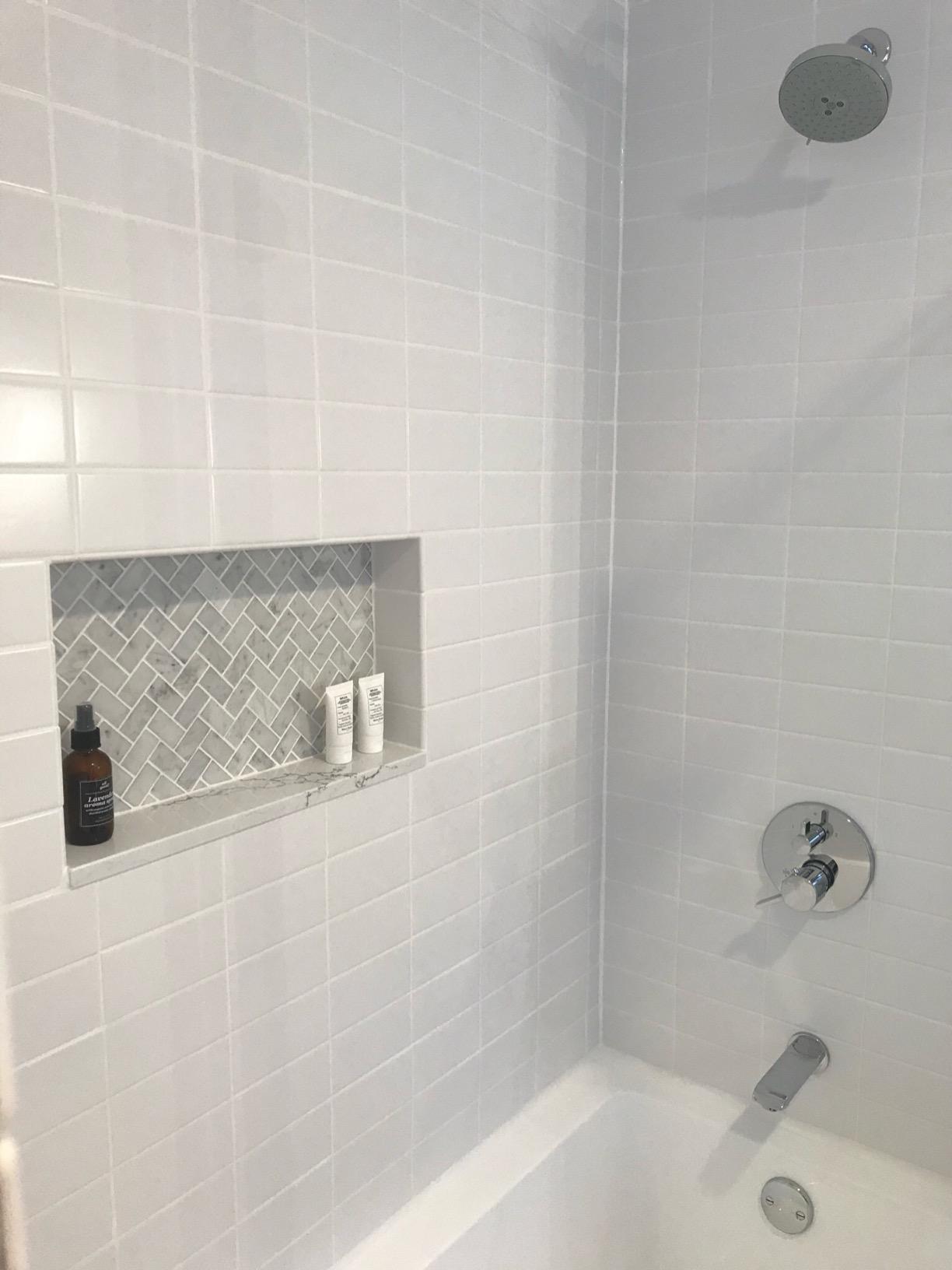 KINGSTON BRASS VTDE603122R 60-Inch Contemporary Alcove Acrylic Bathtub with Right Hand Drain and Overflow Holes, White customer photo 2