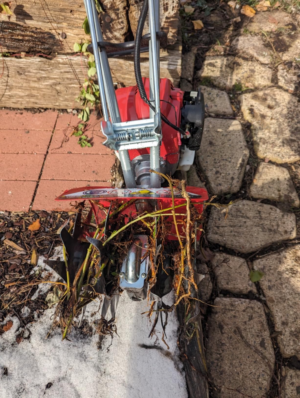 Mantis 7940 4-Cycle Tiller Cultivator Powered by Honda – Lightweight, Powerful and Compact - No Fuel Mix, Sure-Grip Handles – Built To Be Durable and Dependable customer photo 1