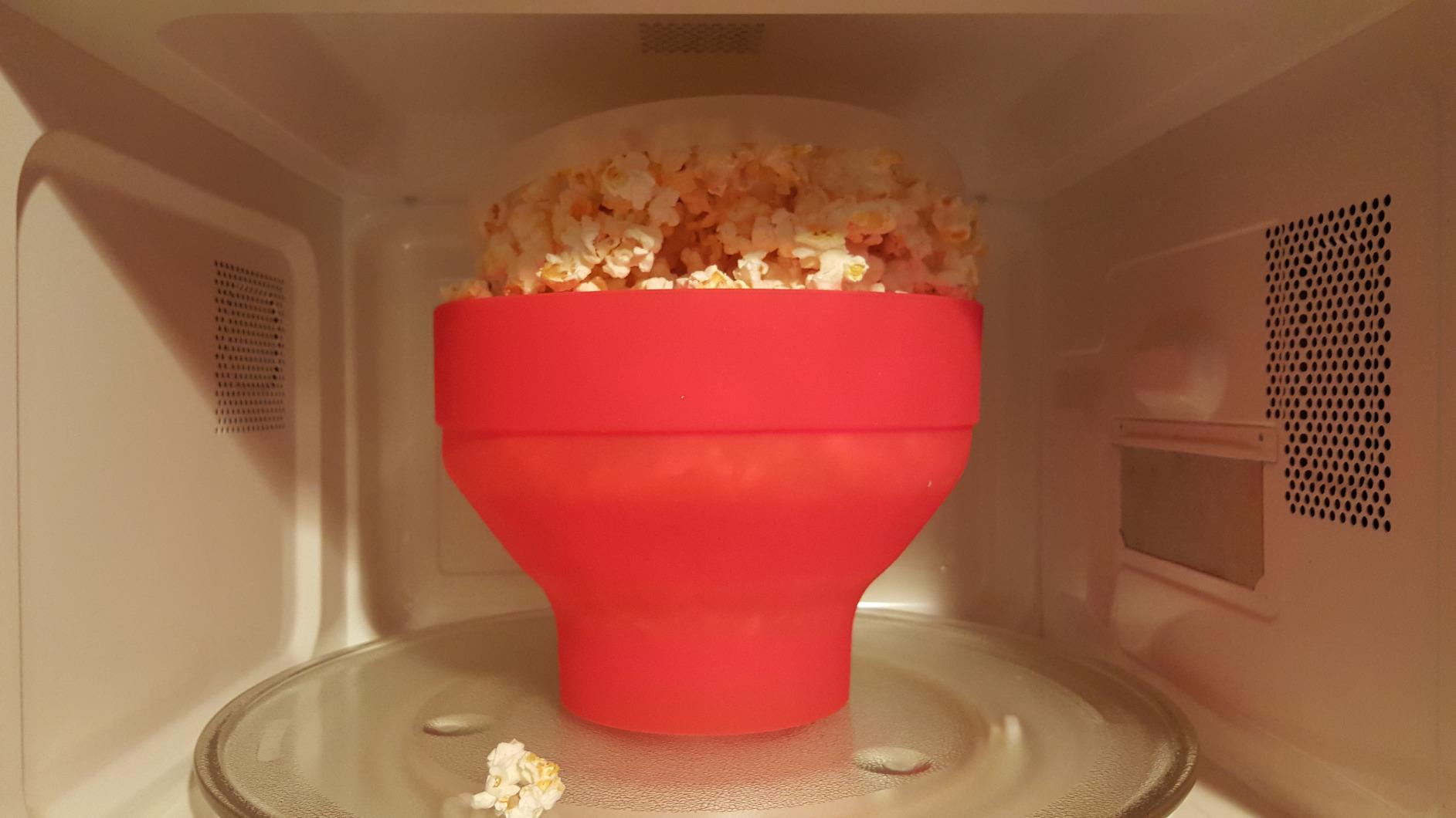 Lékué Microwave Popcorn Maker | Standard | Red | Fast, Healthy Pop-Up Popcorn Bowl, Cooks 2-3 Servings in 3 mins | Folds Down to Save Space, No Oil Needed, Includes Fat-Free Recipes | Dishwasher Safe customer photo 1