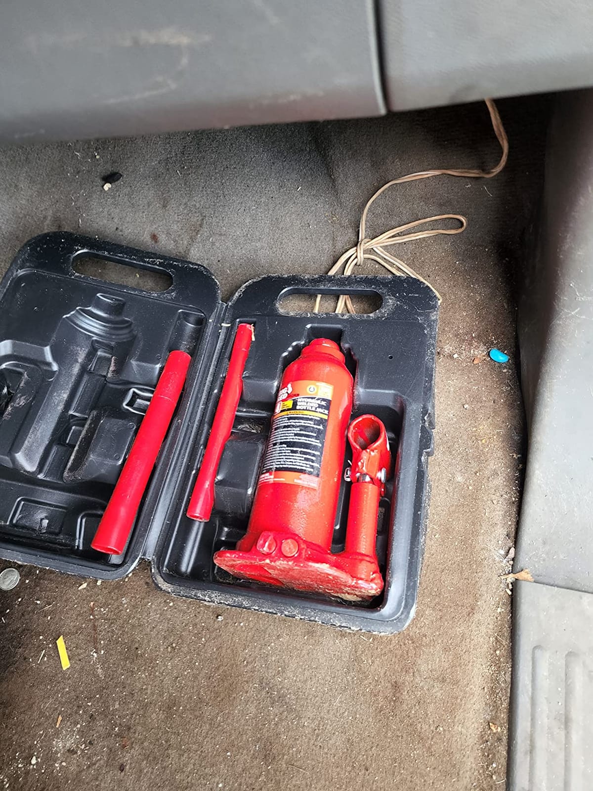 Torin T90413 Big Red Hydraulic Bottle Jack with Carrying Case, 4 Ton (8,000 lb) Capacity customer photo 1