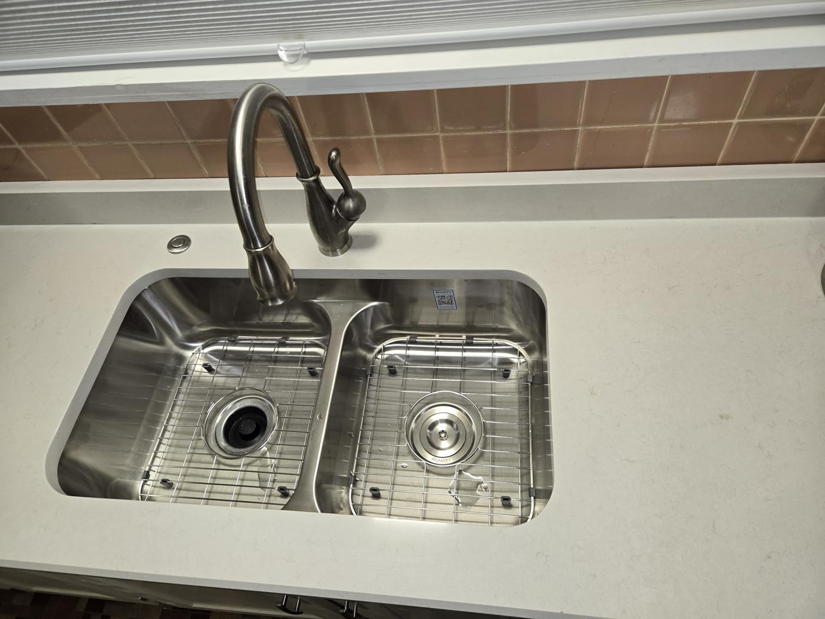Ruvati 32-in 50/50 Undermount Double Bowl Kitchen Sink - RVM4350 customer photo 2