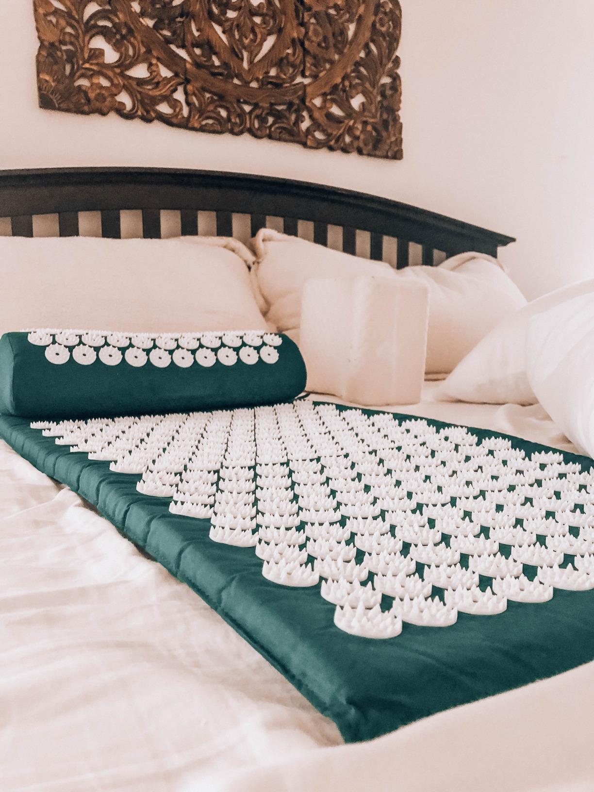 Sivan Acupressure Mat & Pillow Set for Back & Neck (Large, Black/White) customer photo 2