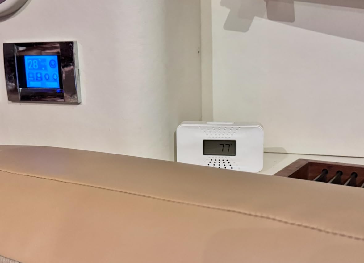 First Alert CO710 Carbon Monoxide Detector with 10-Year Battery and Digital Temperature Display customer photo 2