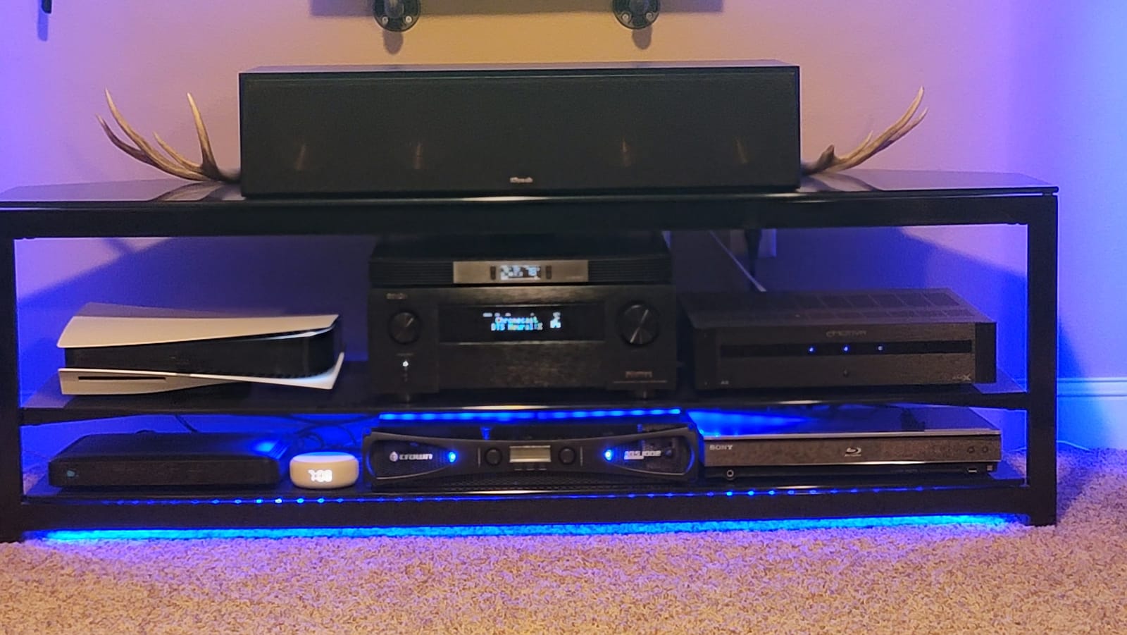 Crown XLS1002 2-Channel Class D DriveCore Professional Power Amplifier with DSP, Band Pass Filters & Peakx Limiters. XLR/RCA Inputs, 350W at 4 Ohm, PureBand Crossover System. Black customer photo 1