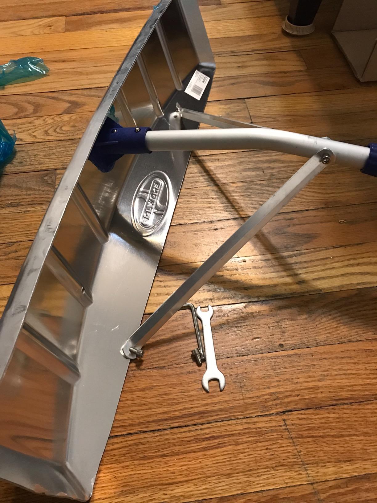 Snow Joe RJ205M Twist-N-Lock Telescoping Snow Shovel Aluminum Roof Rake, 21' customer photo 1