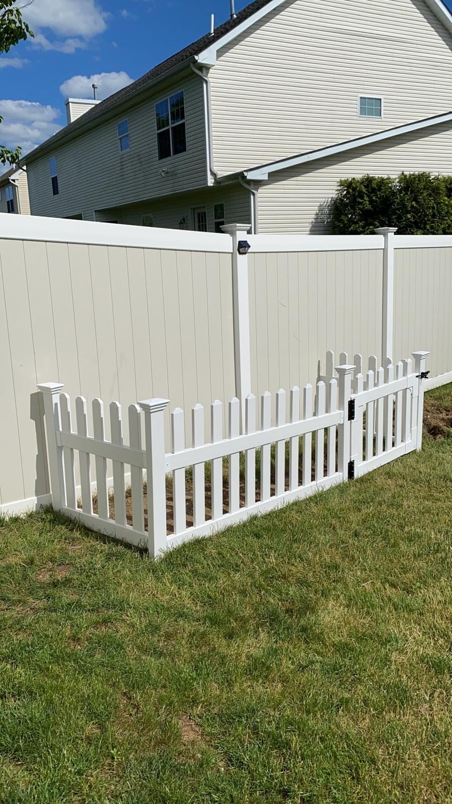 WamBam Newport Picket Fence, White Vinyl DIY No Dig Kit customer photo 1