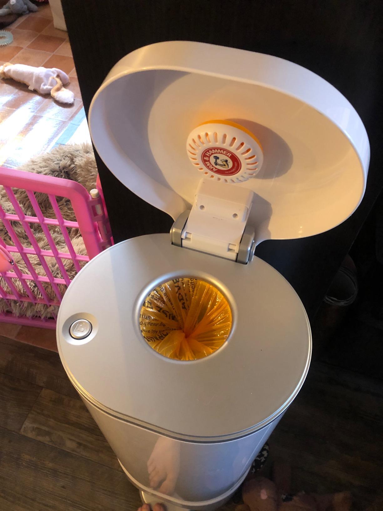 Munchkin® STEP™ Diaper Pail Powered by Arm & Hammer, #1 in Odor Control, Award-Winning, Includes 1 Snap, Seal & Toss™ Bag, 1 Starter Refill Ring, and 1 PUCK™ Baking Soda Cartridge customer photo 2