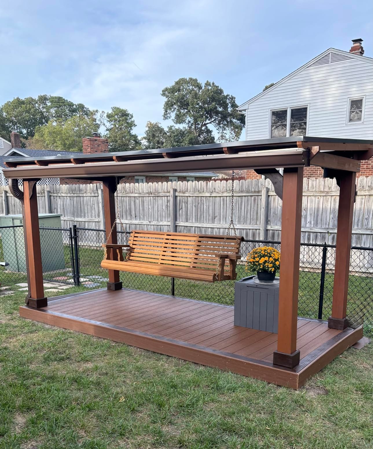 Amish Casual Heavy Duty 700 Lb Capacity Porch Swing with Cup Holders (5 Foot, Cedar Stain) – Wooden Outdoor Roll Back Swing with Hanging Chains – Amish Made in the USA customer photo 1