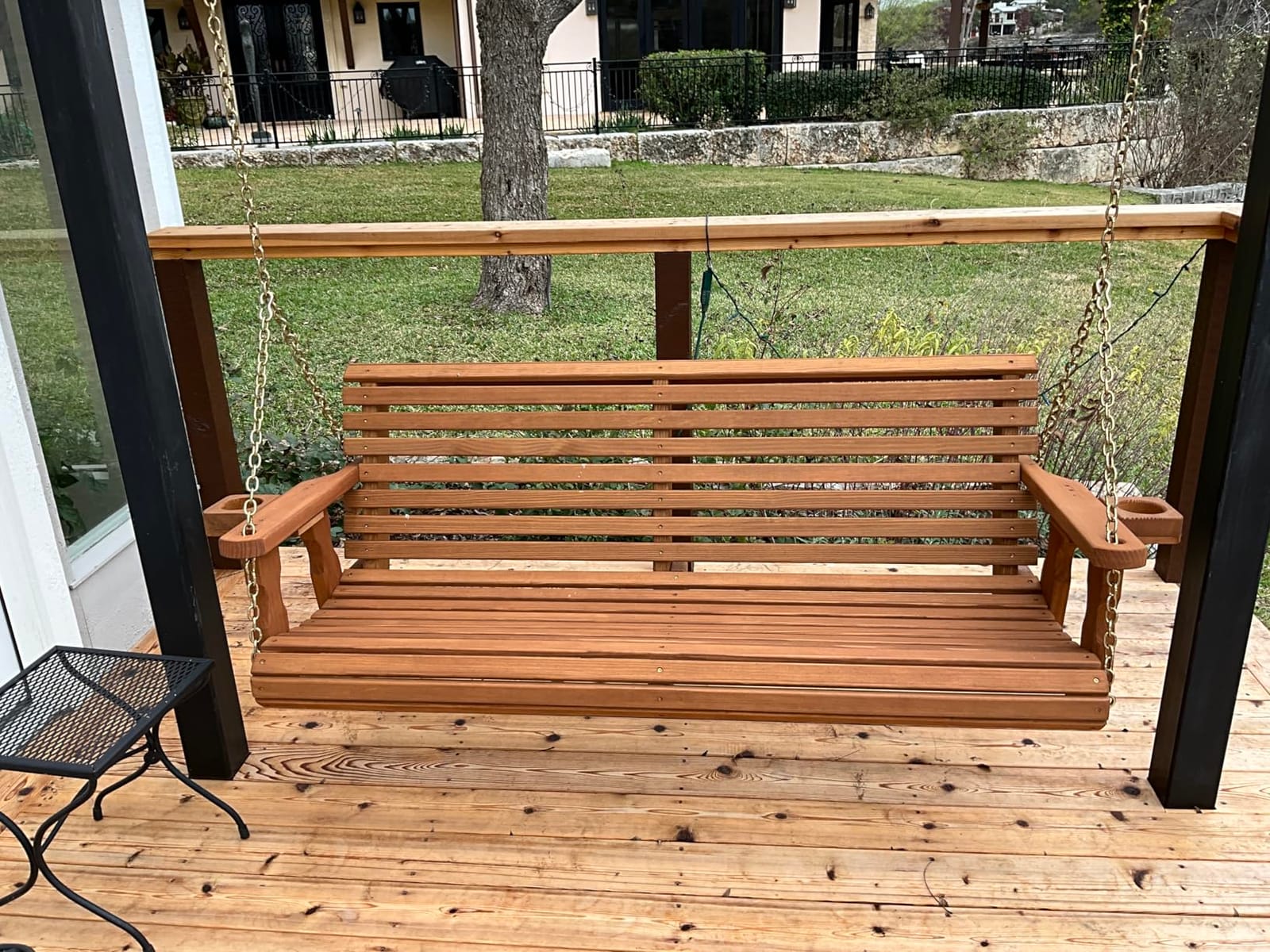 Amish Casual Heavy Duty 700 Lb Capacity Porch Swing with Cup Holders (5 Foot, Cedar Stain) – Wooden Outdoor Roll Back Swing with Hanging Chains – Amish Made in the USA customer photo 2