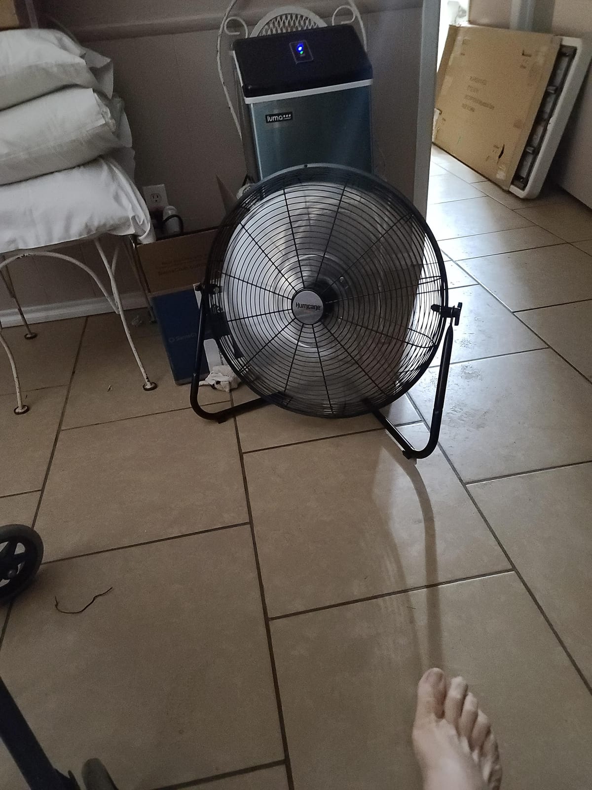 Hurricane Pro High Velocity Metal Blade Floor Fan, 3 Speeds, Black, 20in customer photo 1