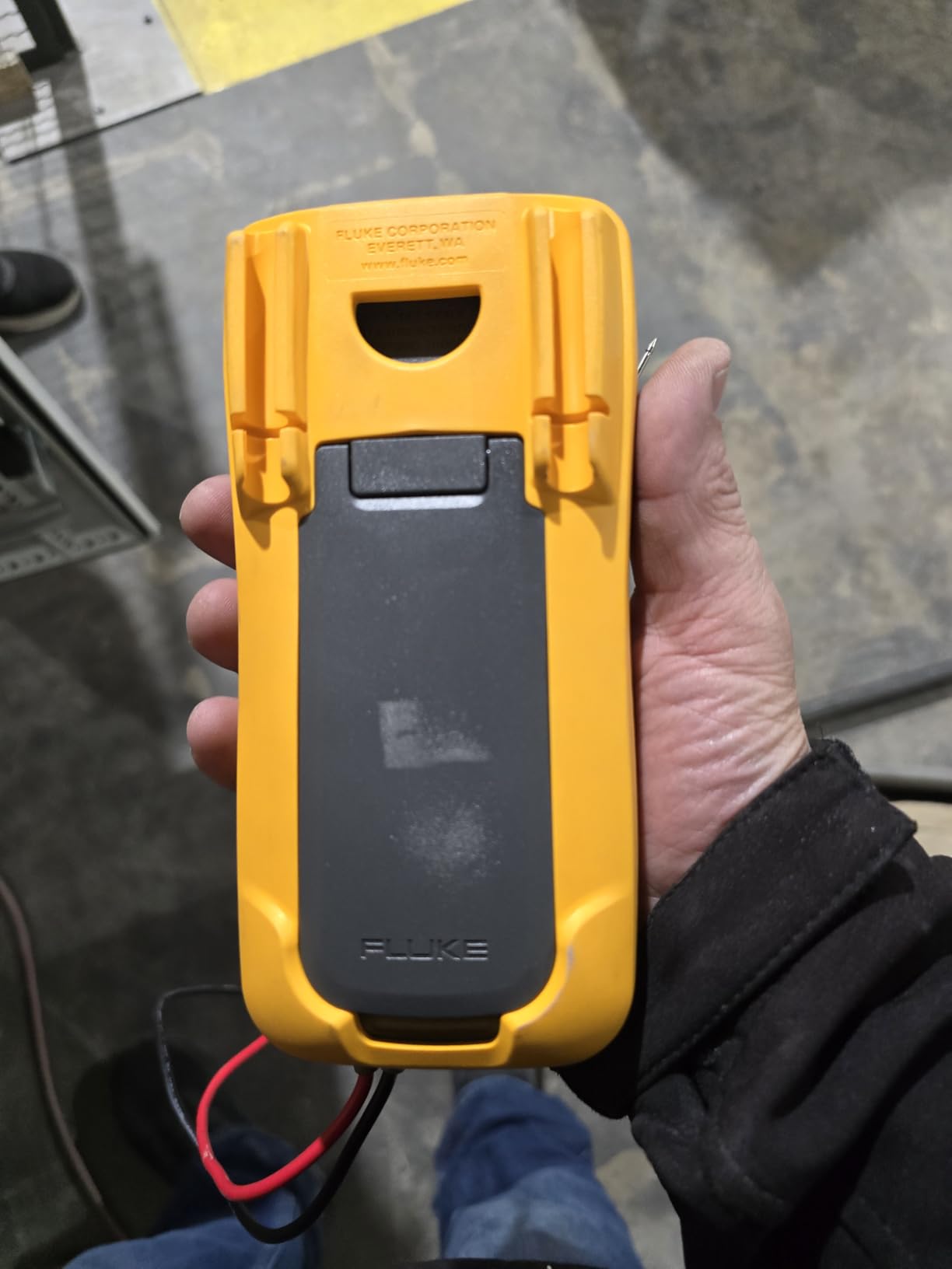 Fluke 15B+ Digital Multimeter, for Electrical Applications, Measures AC/DC Voltage and Current Measurements up to 1000V and 10A, Along with Resistance, Continuity, Diode, and Capacitance Capabilities customer photo 1