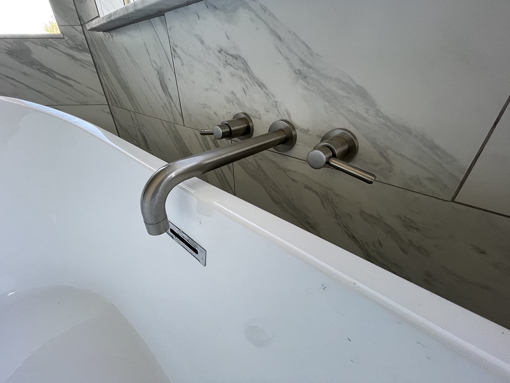 Empava 67 Inch Freestanding Bathtub, Oval Deep Soak Acrylic Tub customer photo 1