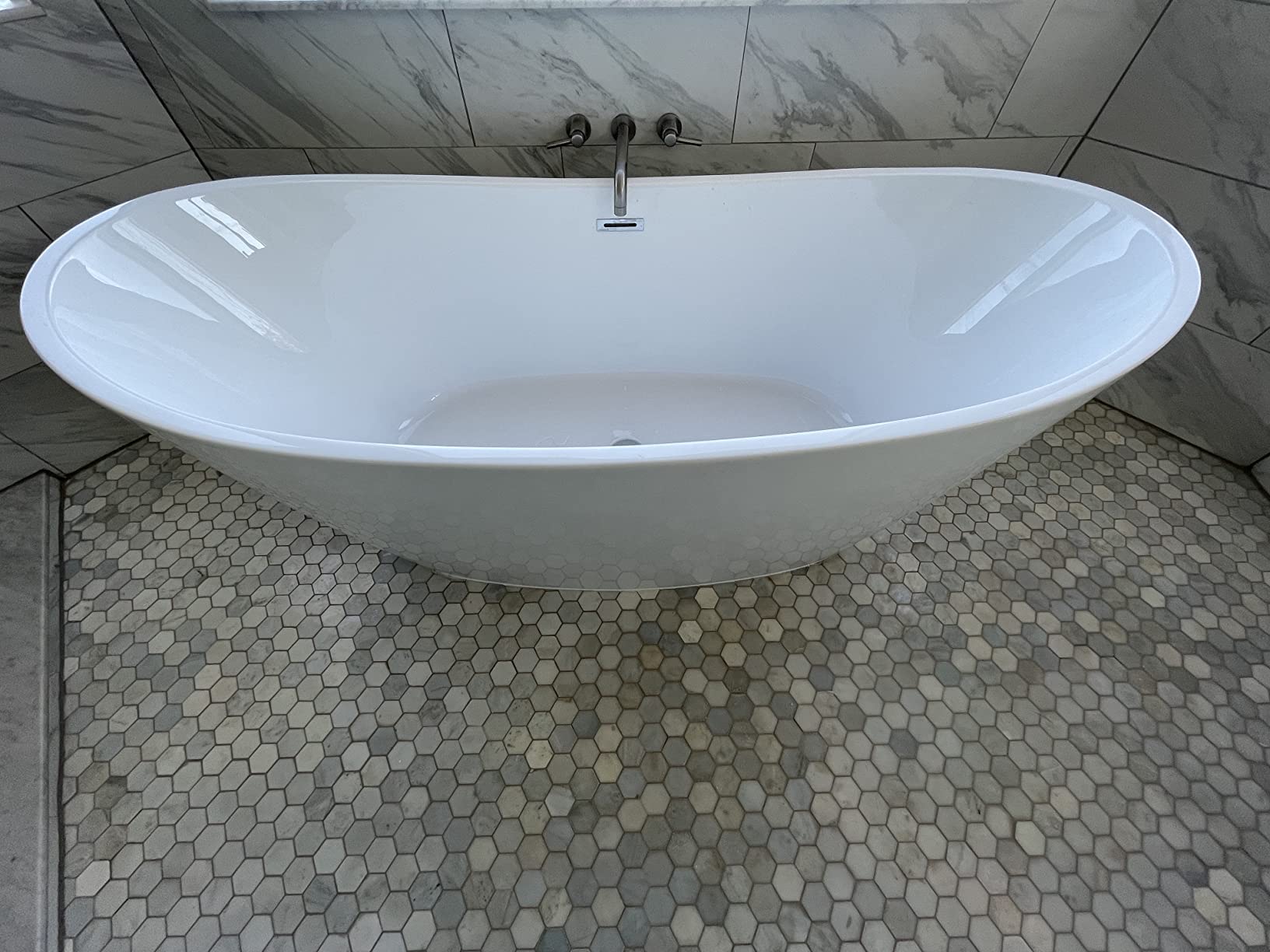 Empava 67 Inch Freestanding Bathtub, Oval Deep Soak Acrylic Tub customer photo 2