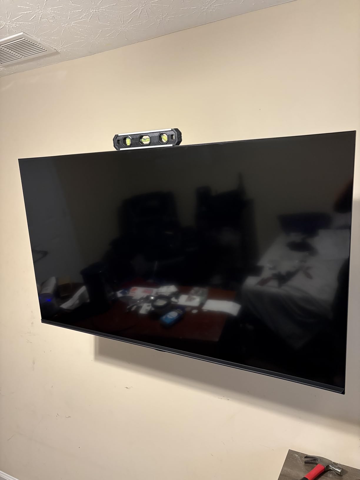 Amazon Basics Full Motion Articulating TV Wall Mount, with Swivel and Tilt, for 26