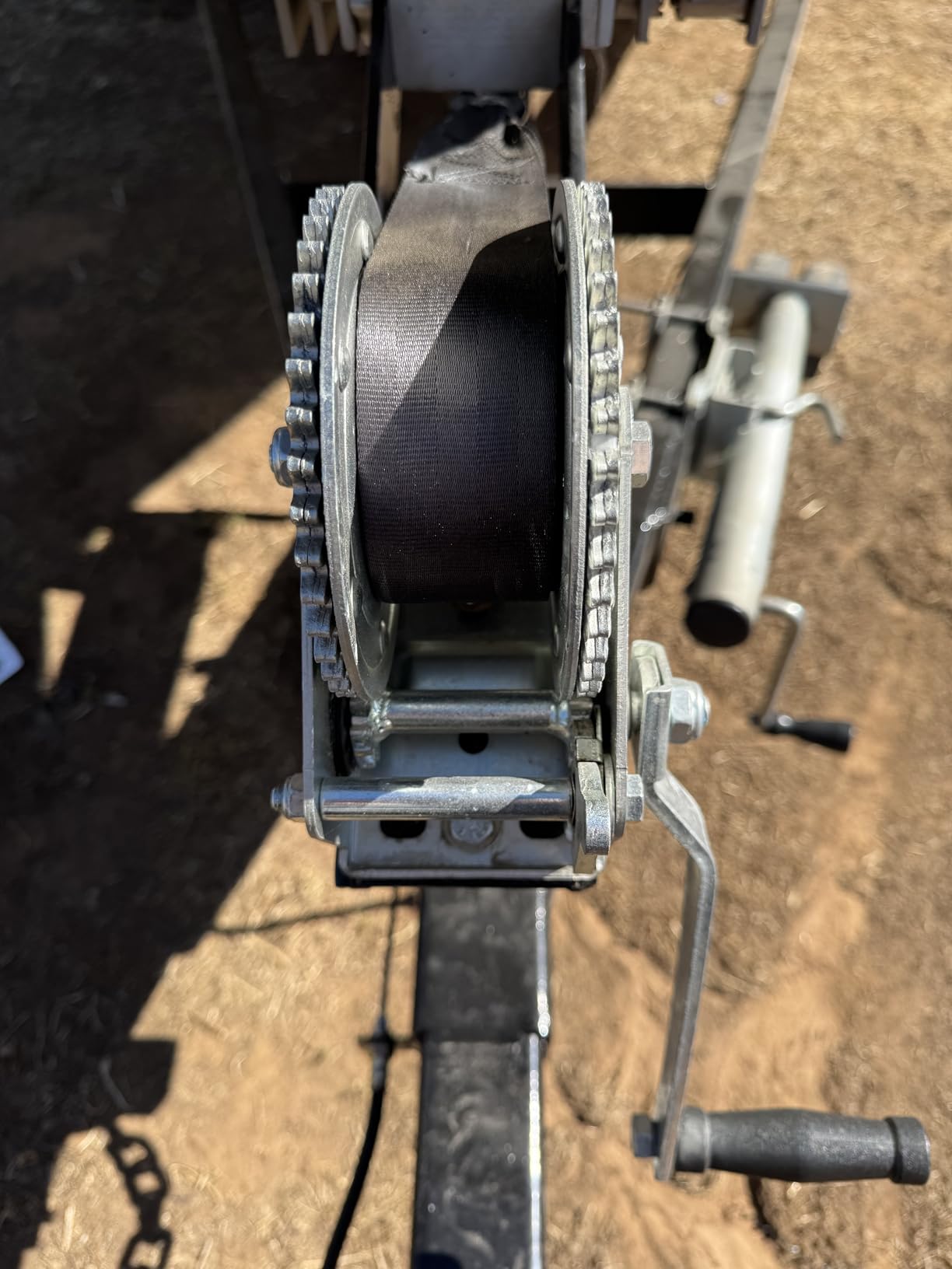 Camco 2000lb Boat Trailer Winch - Manual Hand Crank Boat Winch Features 20-Foot Strap & 2-Way Ratchet - 2,000lb Weight Capacity - Boat Trailer Accessories (50000) customer photo 2
