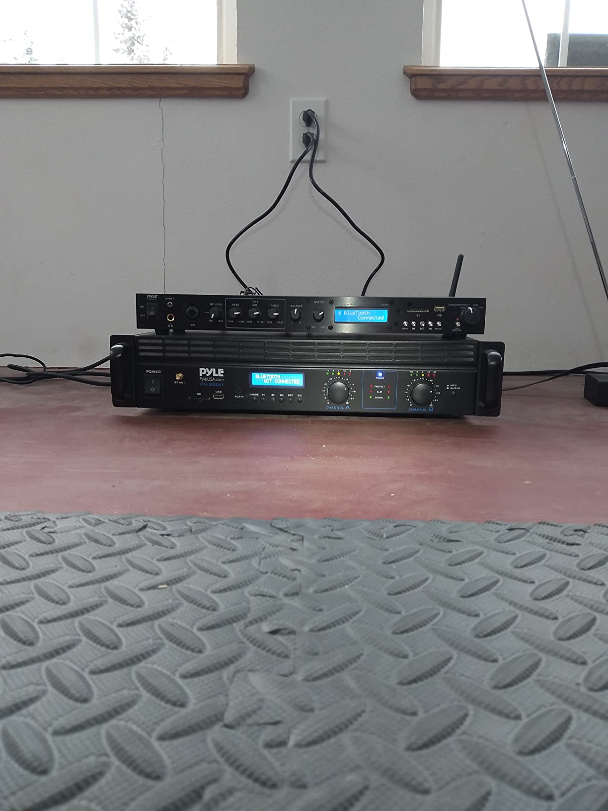 Pyle Rack Mount Studio Pre-Amplifier - Audio Receiver System w/ Digital LCD Display Bluetooth FM Radio Recording Mode Remote Control USB Flash or SD Card Reader Input and Output Jack - PPRE70BT customer photo 1