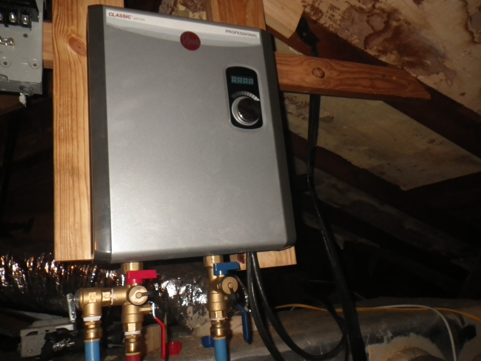 Rheem 18kW 240V Tankless Electric Water Heater, Gray customer photo 2