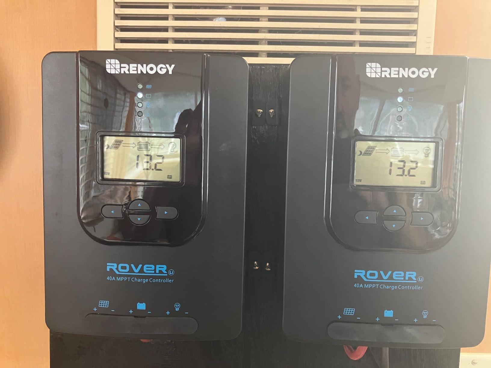 Renogy Solar Charge Controller Rover 40A 12V24V Auto Parameter DC Input MPPT Charge Controllers for Solar Panels Adjustable LCD for Gel Sealed Flooded Lithium Battery customer photo 1