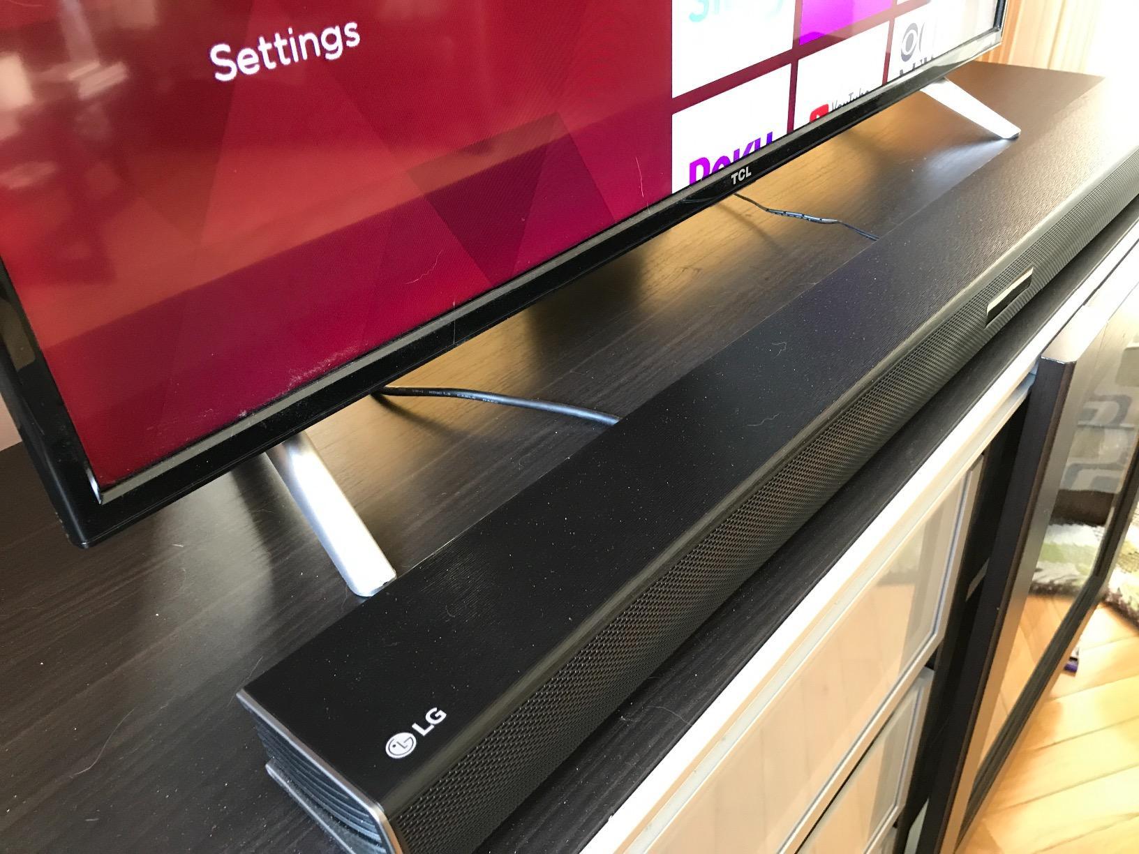 TCL 40S305 40-Inch 1080p Roku Smart LED TV (2017 Model) customer photo 2