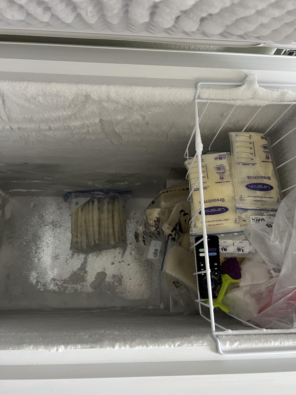 Koolatron Deep Freezer - Chest Freezer, 1 Wire Basket, Garage Ready, Meat Storage, Front Drain, Congelador For Home, Apartment, Basement, Dorm, Cottage, Manual Defrost, Stand Up, 7.0 Cubic Feet, White customer photo 2