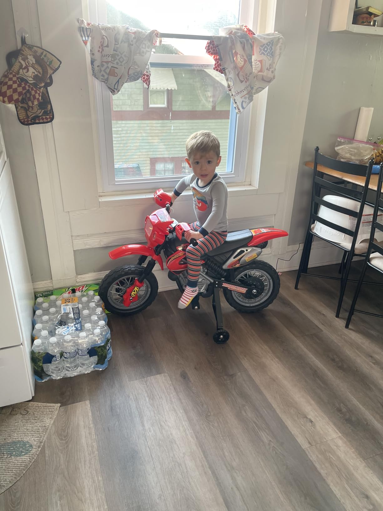 Aosom 6V Kids Motorcycle Electric Motorcycle Dirt Bike Style Ages 5-8 Red customer photo 1