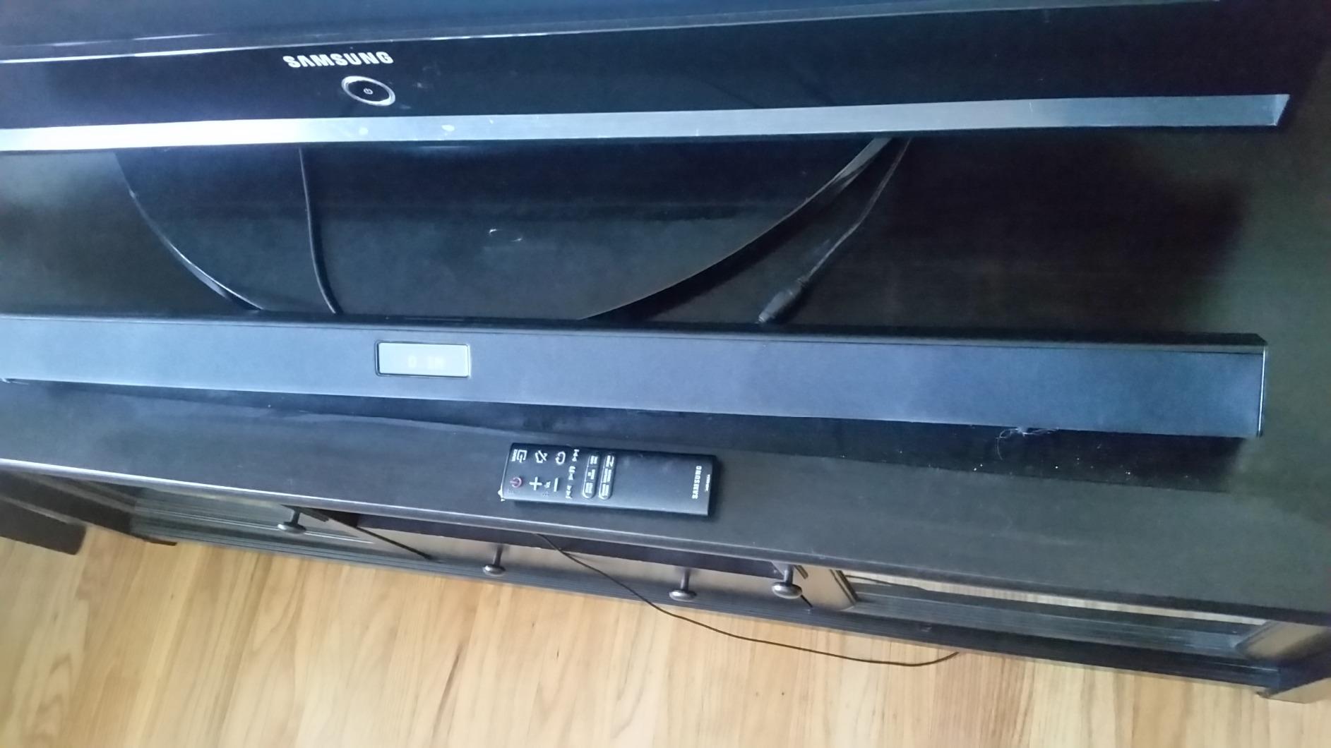 Polk Audio - 2.1-Channel Soundbar System with Wireless Subwoofer - Black (Signa S1) customer photo 1