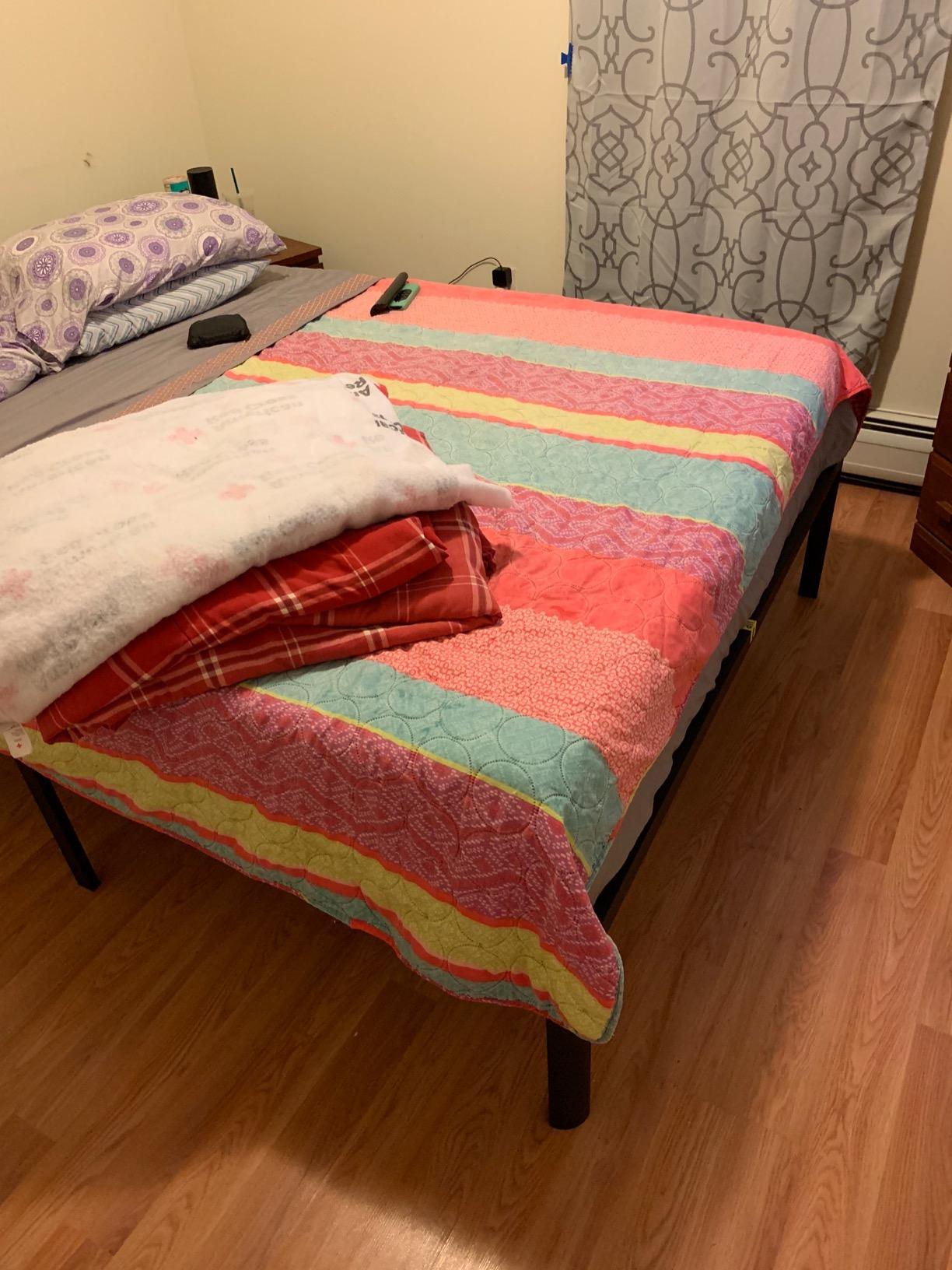 ZINUS Van 16 Inch Metal Platform Bed Frame / Steel Slat Support / No Box Spring Needed / Easy Assembly, Full customer photo 2